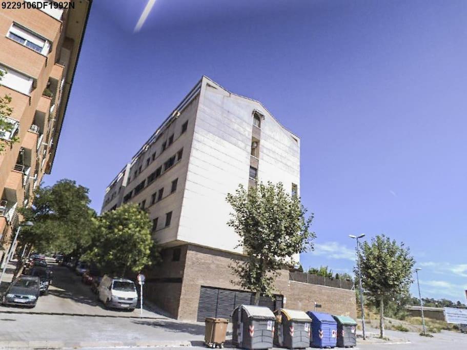 Duplex Con Piscina En Rubi Apartment Exterior photo